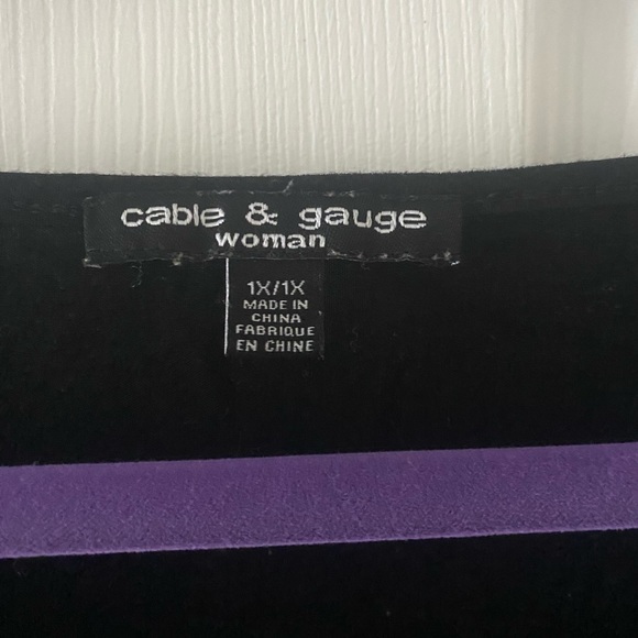 Women’s short sleeve tunic by Cable and Gauge - Picture 3 of 5